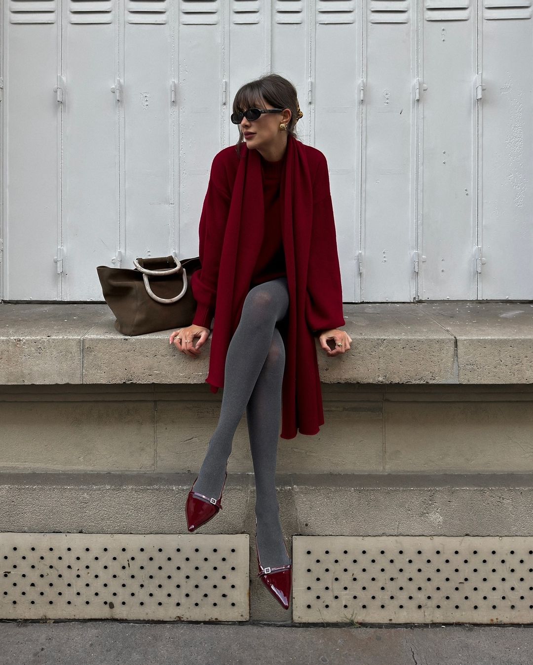 Phối đồ với áo len cardigan mongtoghi