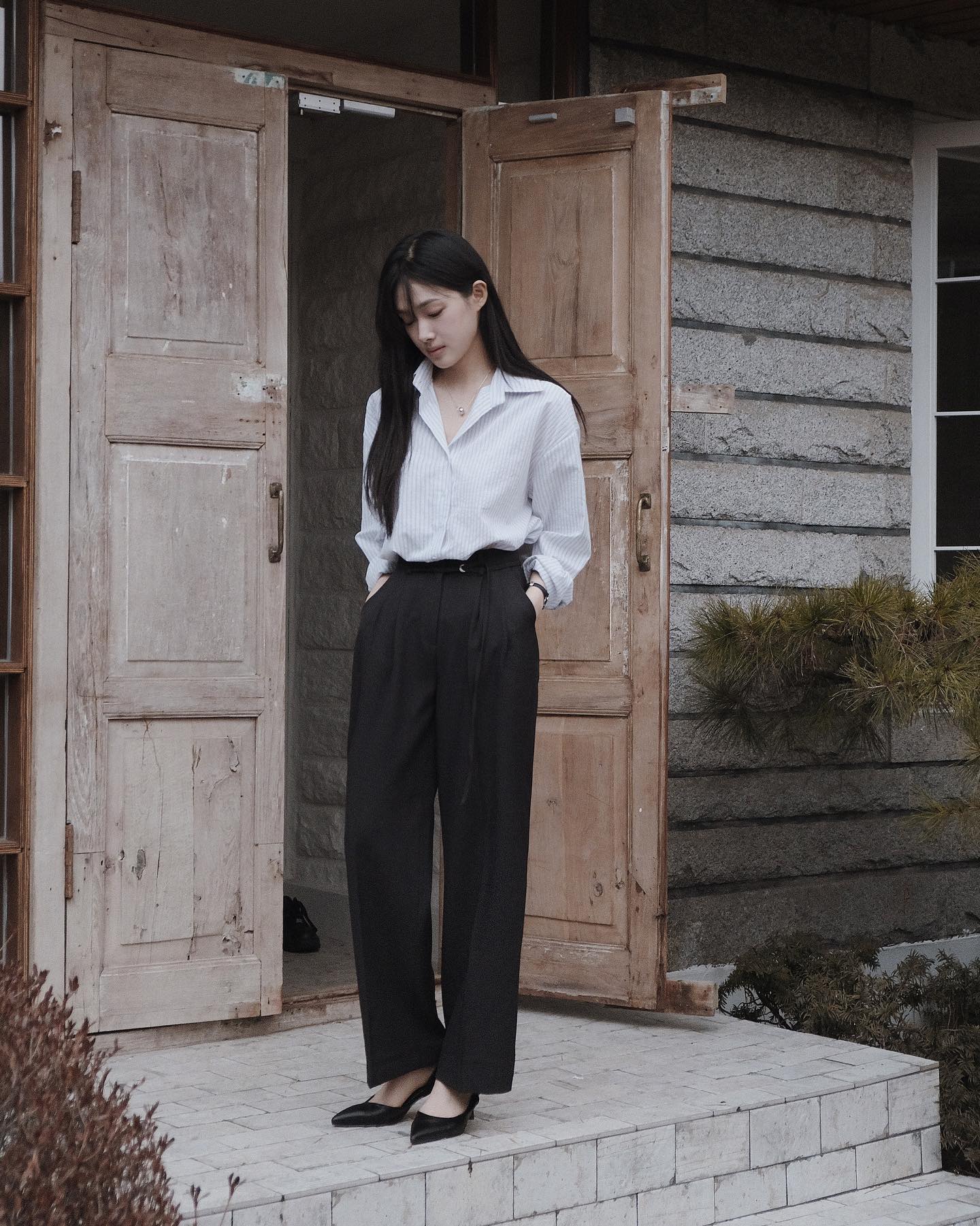 buộc vạt áo sơ mi rộng