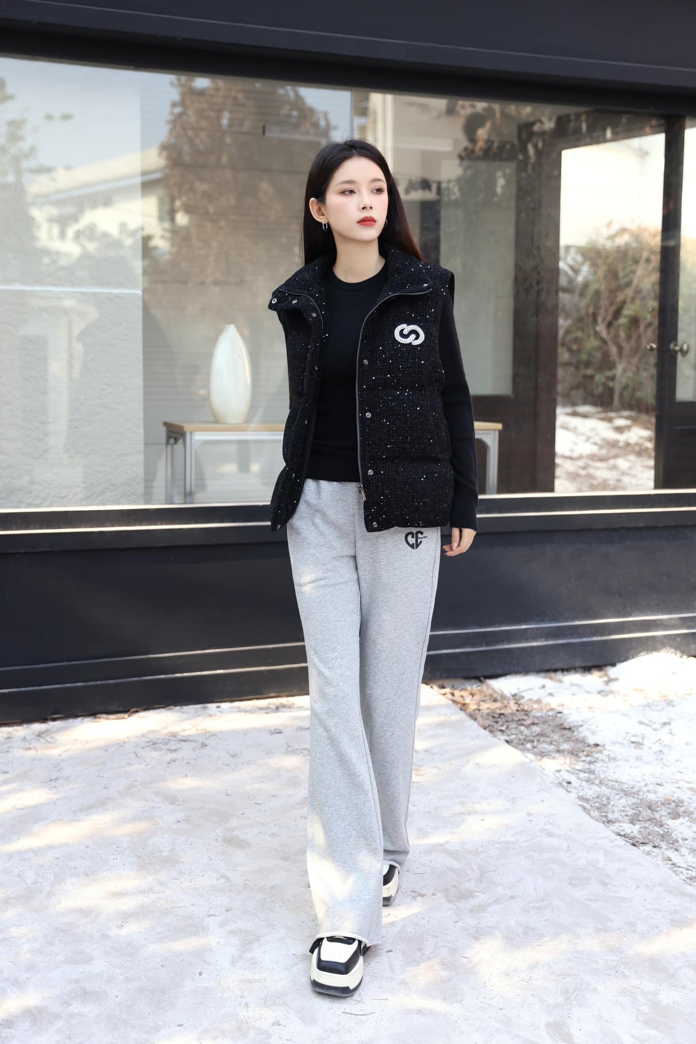 kết hợp áo phao gile với áo sơ mi