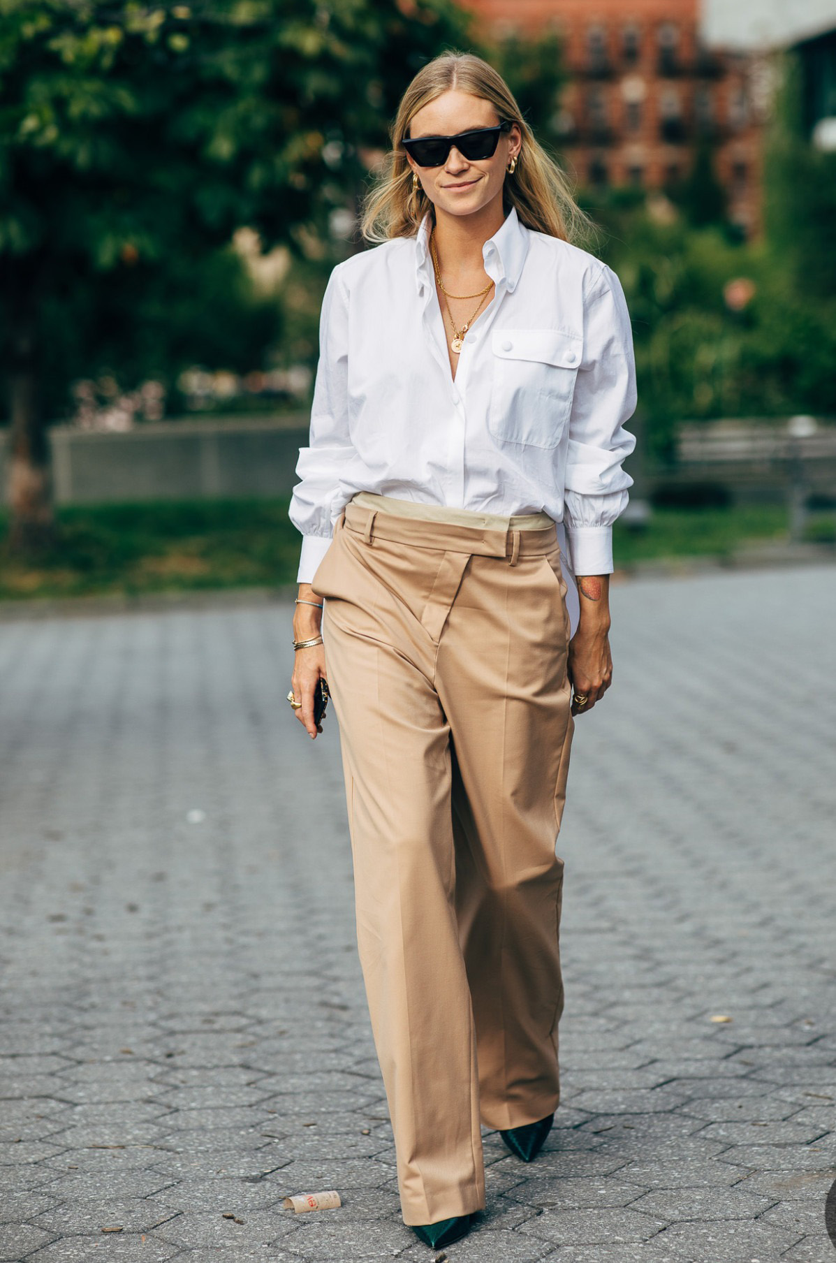 Phối đồ sơ mi trắng công sở