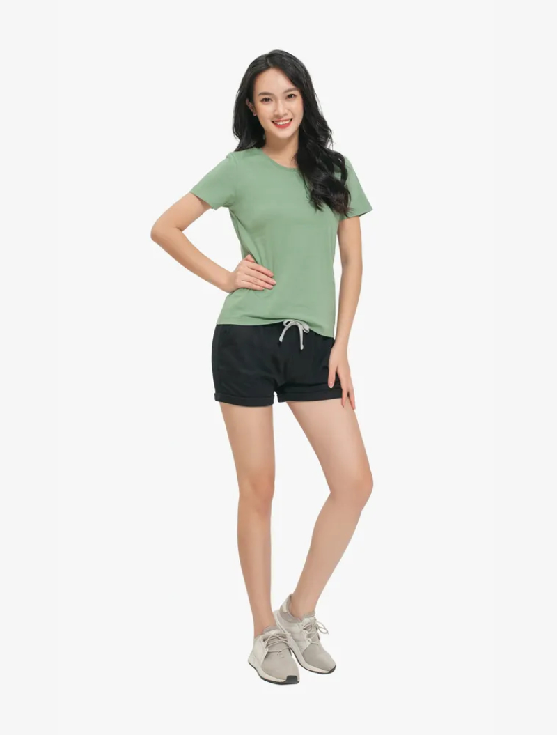 Áo thun rộng mặc với chân váy