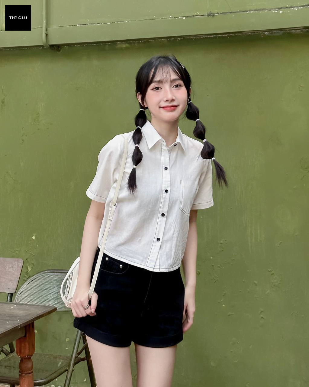10+ Cách Phối Áo Sơ Mi Với Quần Short Nữ Hack Dáng 2 Cách phối áo sơ mi với quần short nữ