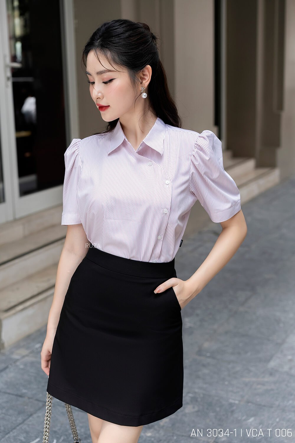 Cách phối áo sơ mi tay ngắn nữ với quần ống rộng