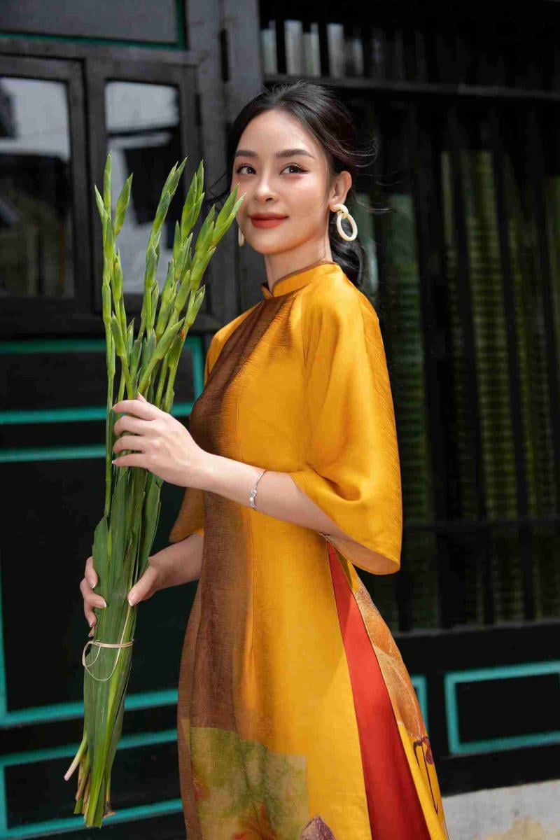 áo dài cam phối quần màu gì