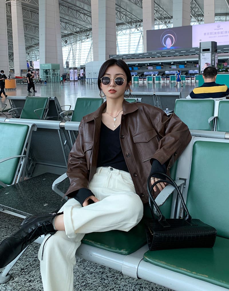 Cách phối áo da nữ cá tính