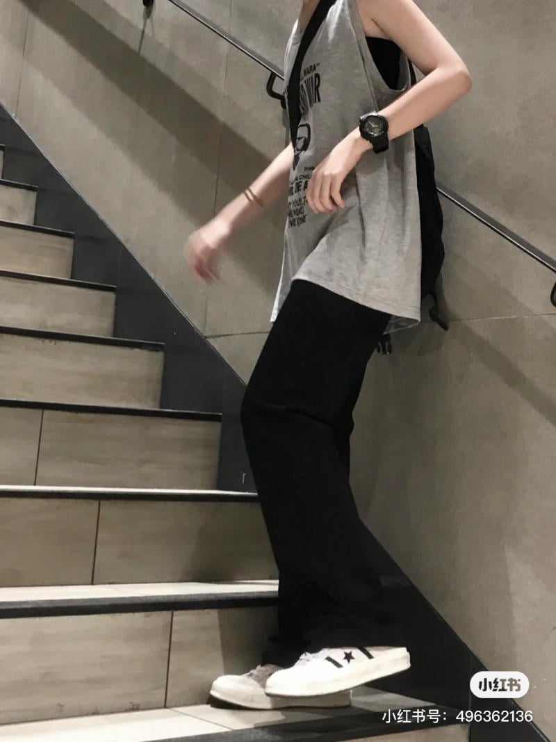 Bật Mí 20+ Cách Mix Áo Tank Top Nữ Sành Điệu Hack Dáng 1 Mix áo tank top nữ với quần jean