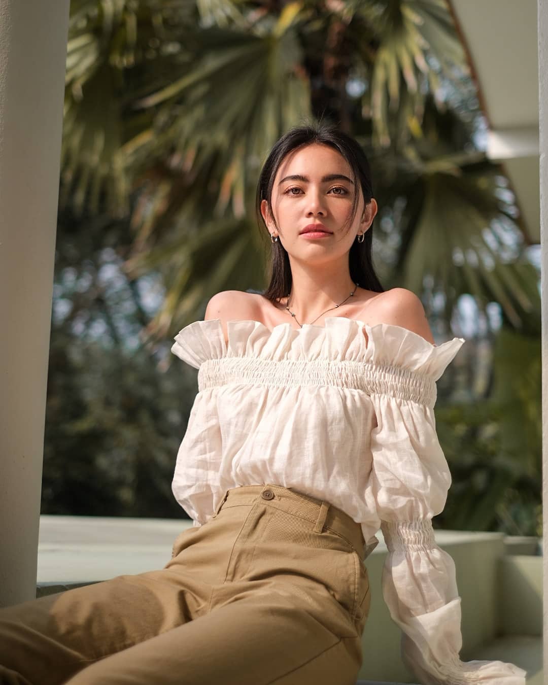 11+ Cách Phối Đồ Với Áo Trễ Vai Tay Dài Sành Điệu Hack Dáng 5 Phối đồ với áo trễ vai tay dài cùng quần skinny