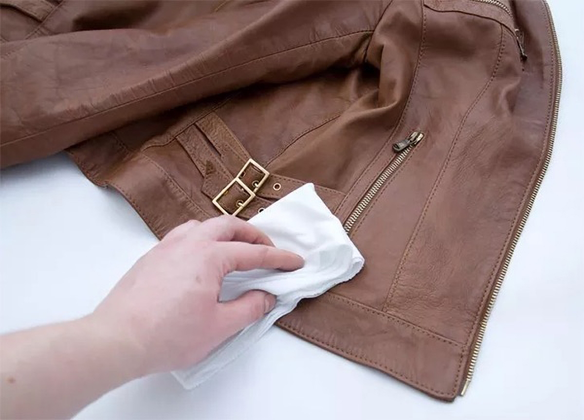 Cách Giặt Áo Da Lộn Tại Nhà Đúng Chuẩn Như Chuyên Gia 6 cách giặt áo da lộn bị ố