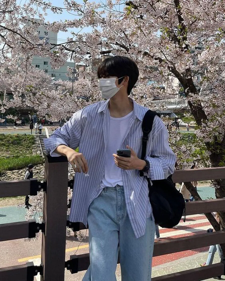 15+ Cách Phối Đồ Với Áo Sơ Mi Xanh Dương Nữ Thanh Lịch 7 Sơ mi xanh mặc với váy gì