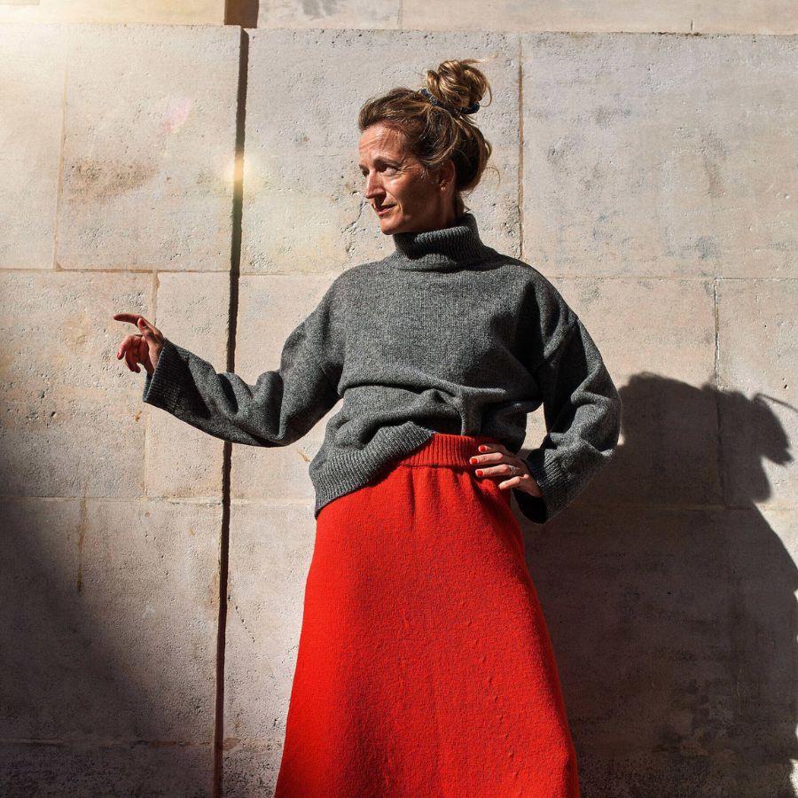 phối đồ với ankle boots và chân váy xòe