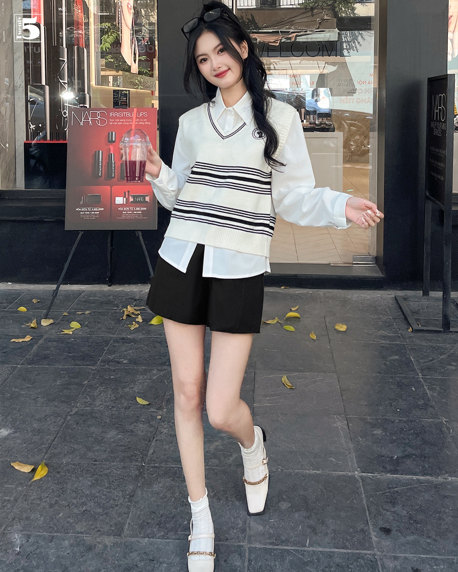 10+ Cách Phối Giày Với Quần Short Nữ Sành Điệu 5 Phối giày boot với quần short nữ