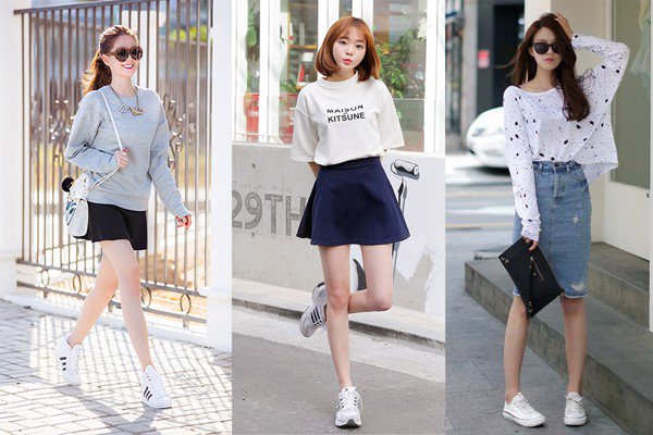 phối đồ với giày thể thao trắng và chân váy ngắn