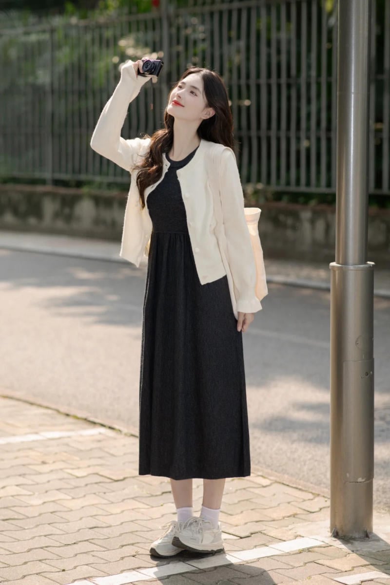 Phối đồ layer với chân váy trắng dài