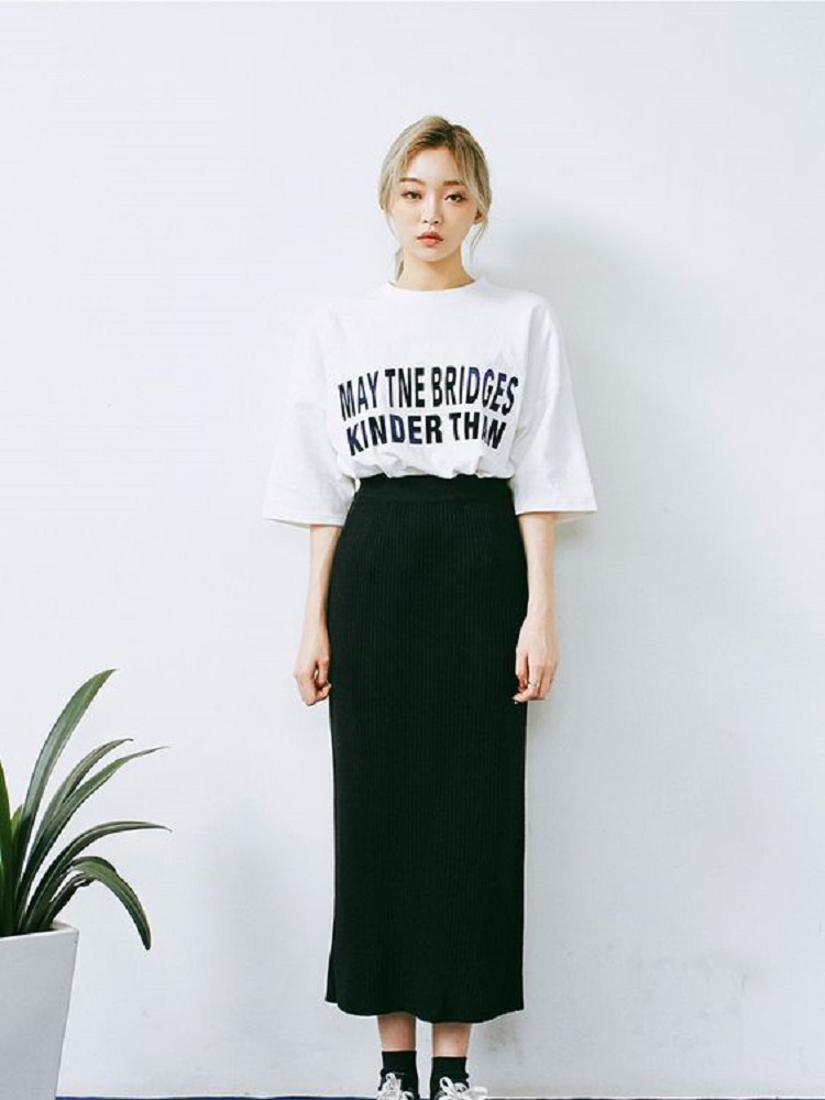 Chân váy len ôm mặc với áo gì