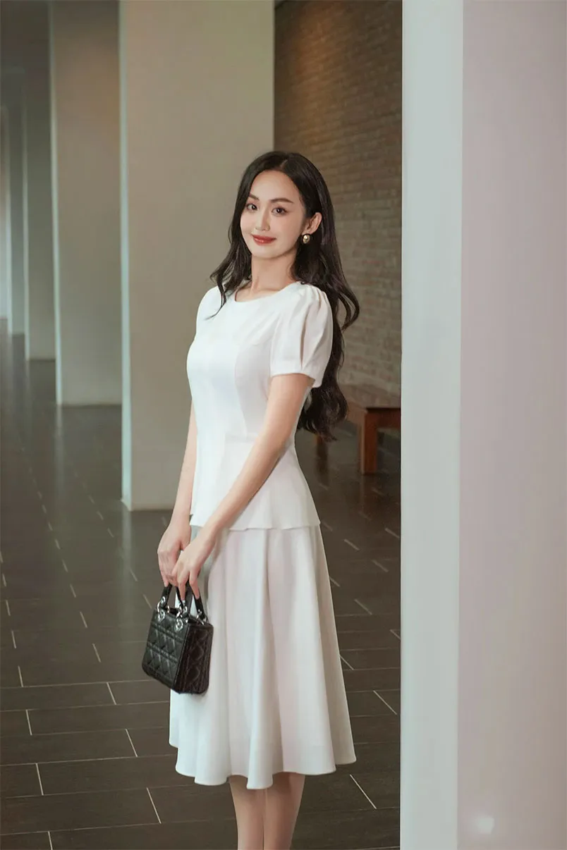 15+ Cách Phối Đồ Với Chân Váy Trắng Dài Sành Điệu 3 Chân váy trắng dài mặc với áo croptop