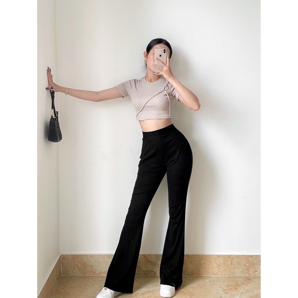 Quần ống loe mang giày cao gót