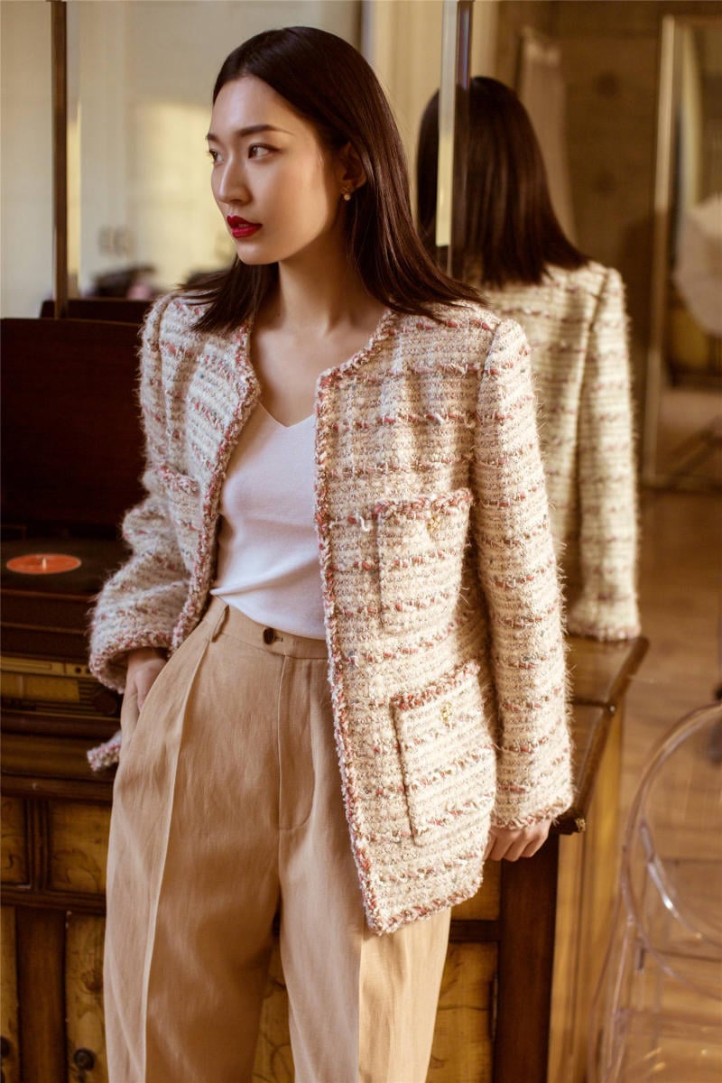 Bật Mí Cách Mix Áo Dạ Tweed Dáng Ngắn Sành Điệu Và Hút Mắt 6 Mix áo dạ tweed dáng ngắn vintage