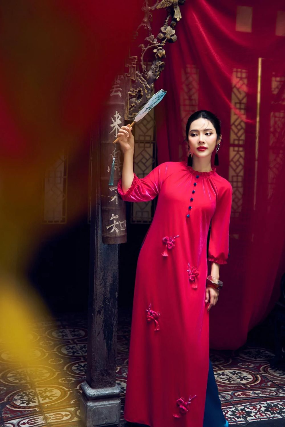 Áo dài đỏ phối quần màu gì