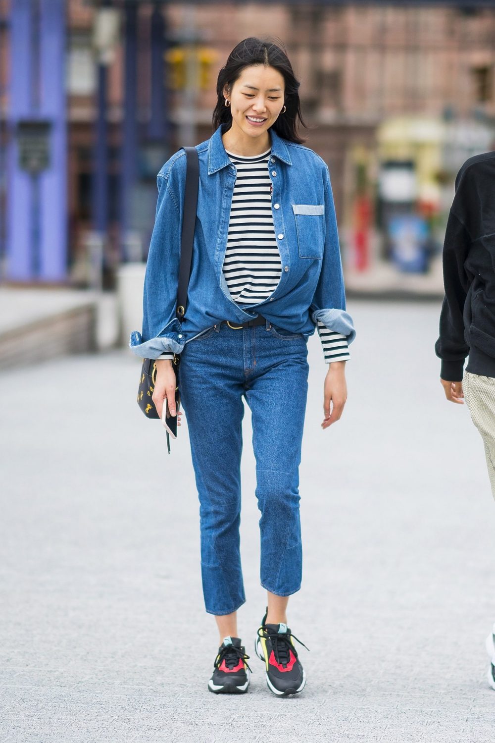 20+ Cách Phối Đồ Với Áo Khoác Jean Lửng Nữ Hack Dáng 3 Phối đồ với áo khoác jean lửng và váy body