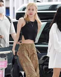 Phối đồ với quần túi hộp nữ cá tính