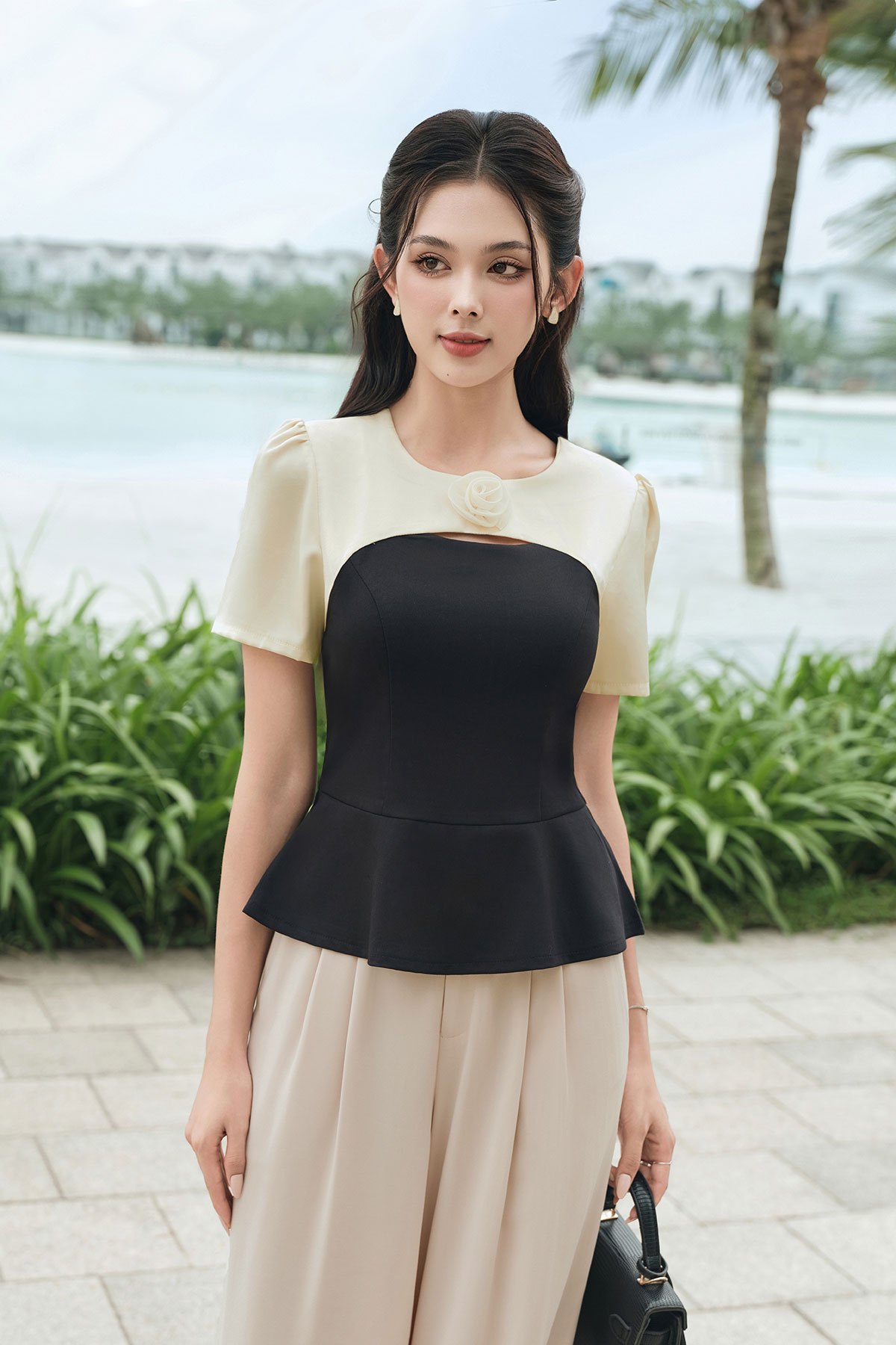 Áo Peplum Phối Quần Ống Rộng 10+ Cách Mix Đồ Hack Dáng 2 Áo peplum phối quần ống rộng màu be