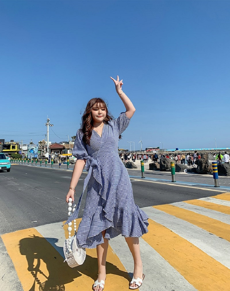 Bí Quyết Chọn Váy Đi Biển Cho Người Béo Che Bụng Hack Dáng 1 váy đi biển cho người béo lùn