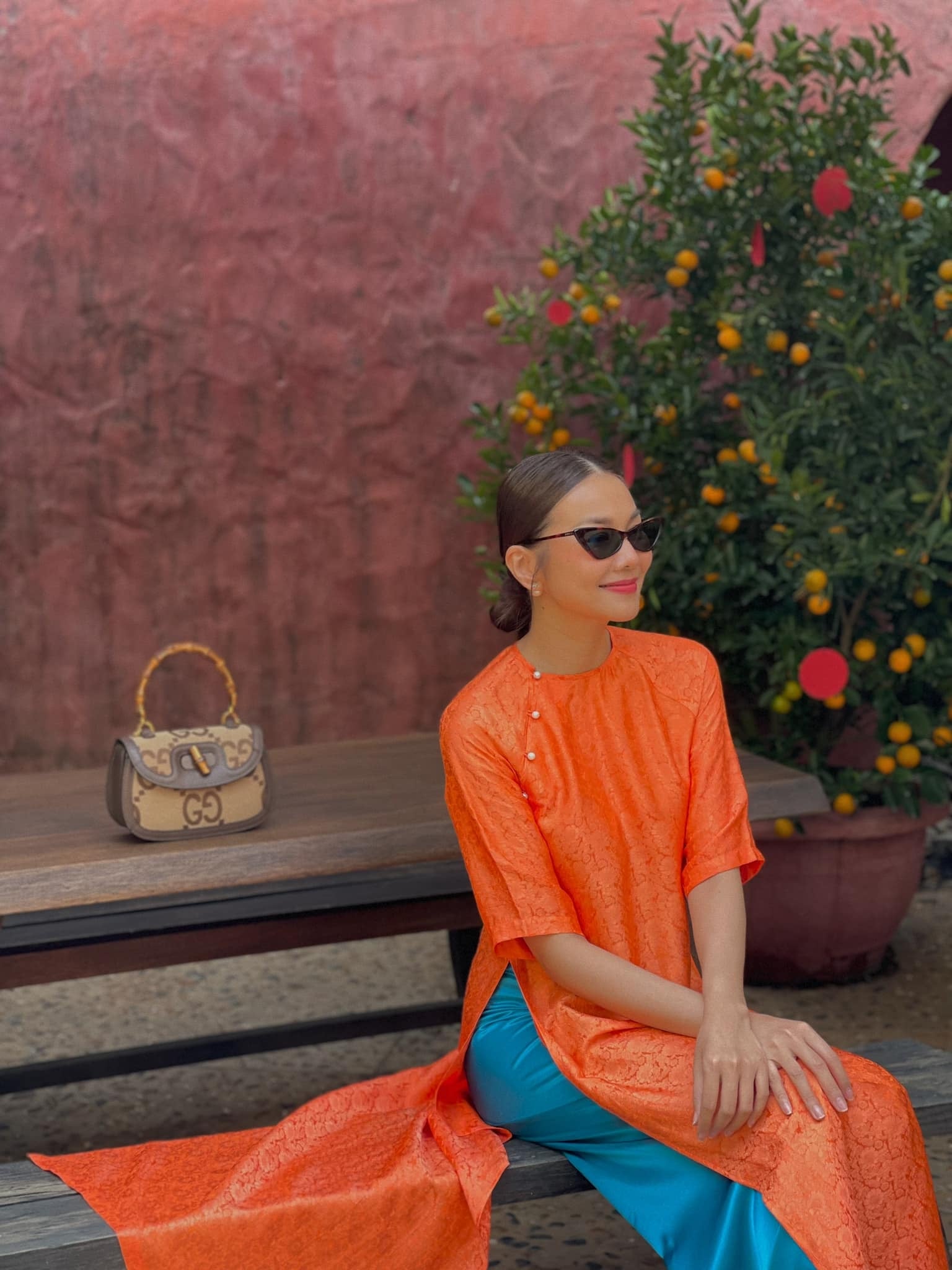 áo dài cam phối quần màu gì