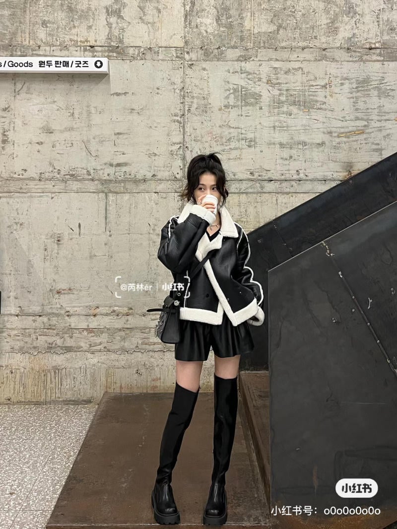 15+ Cách Phối Đồ Với Giày Boot Nữ Cổ Cao Sành Điệu 3 Phối đồ với boot cổ cao và chân váy