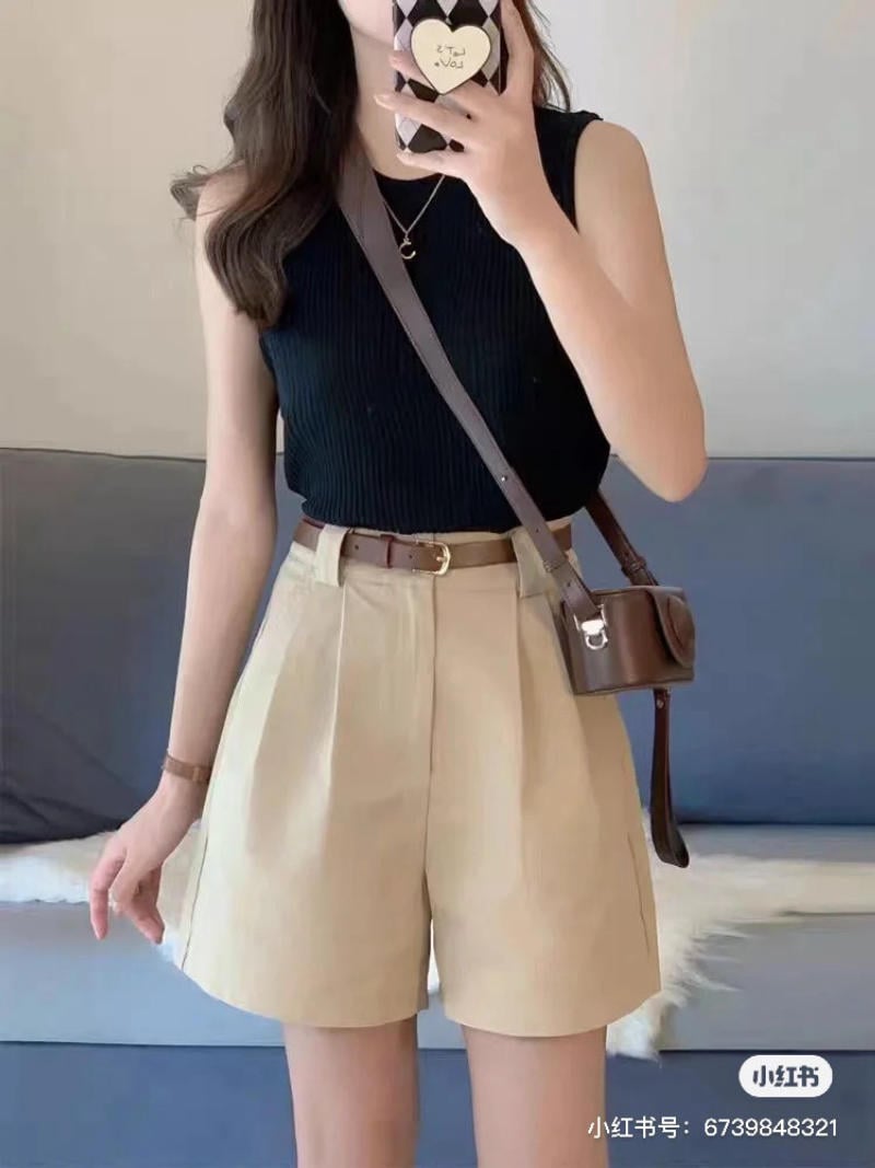 Quần đũi ống rộng phối với áo croptop