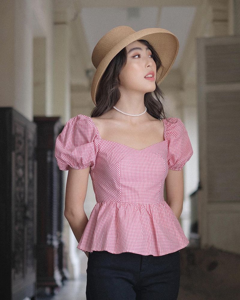 Outfit với áo peplum