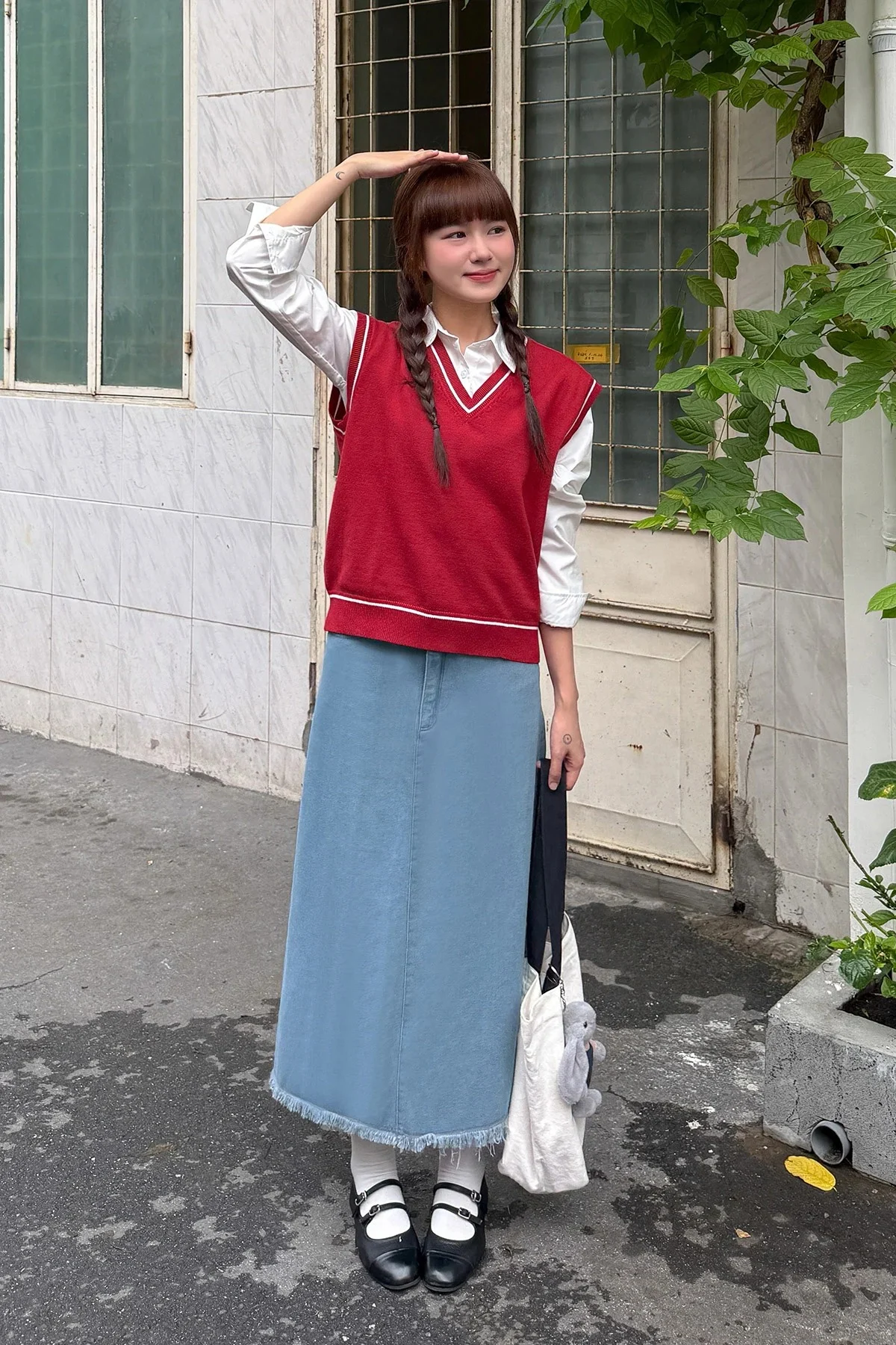 Cách phối áo gile với áo sơ mi