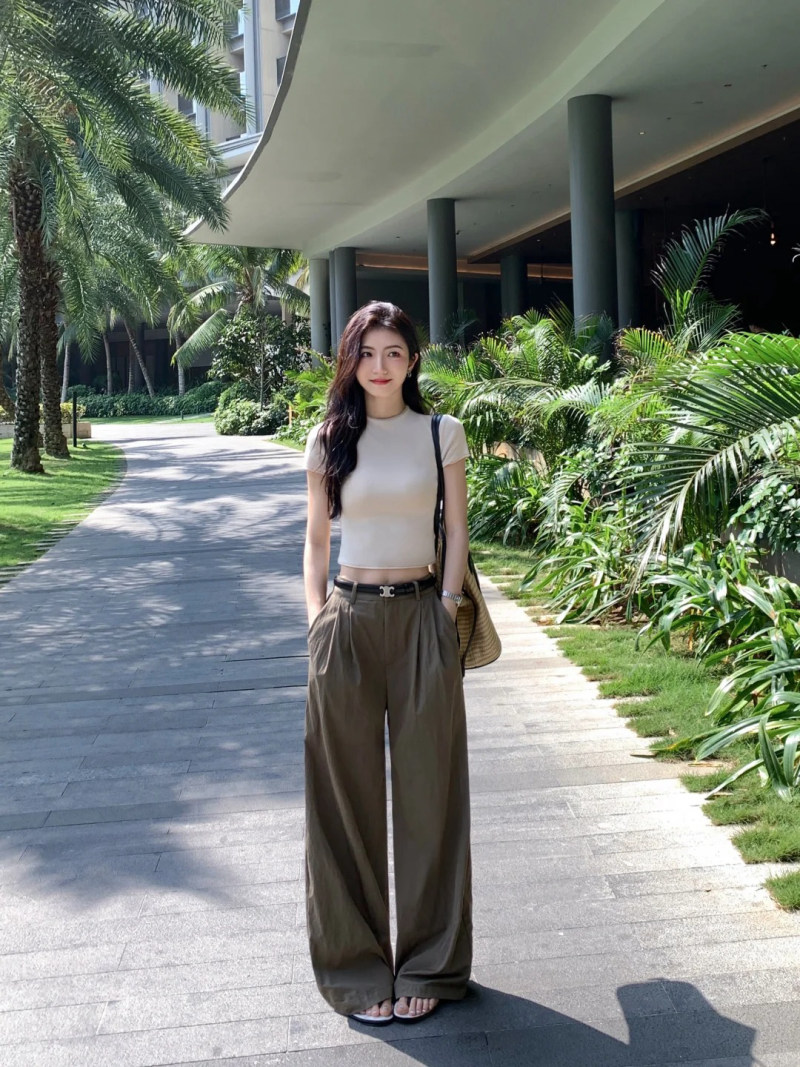 10+ Cách Phối Áo Croptop Với Quần Ống Rộng Hack Dáng Đỉnh Cao 1 Cách phối áo croptop với quần ống rộng hack dáng