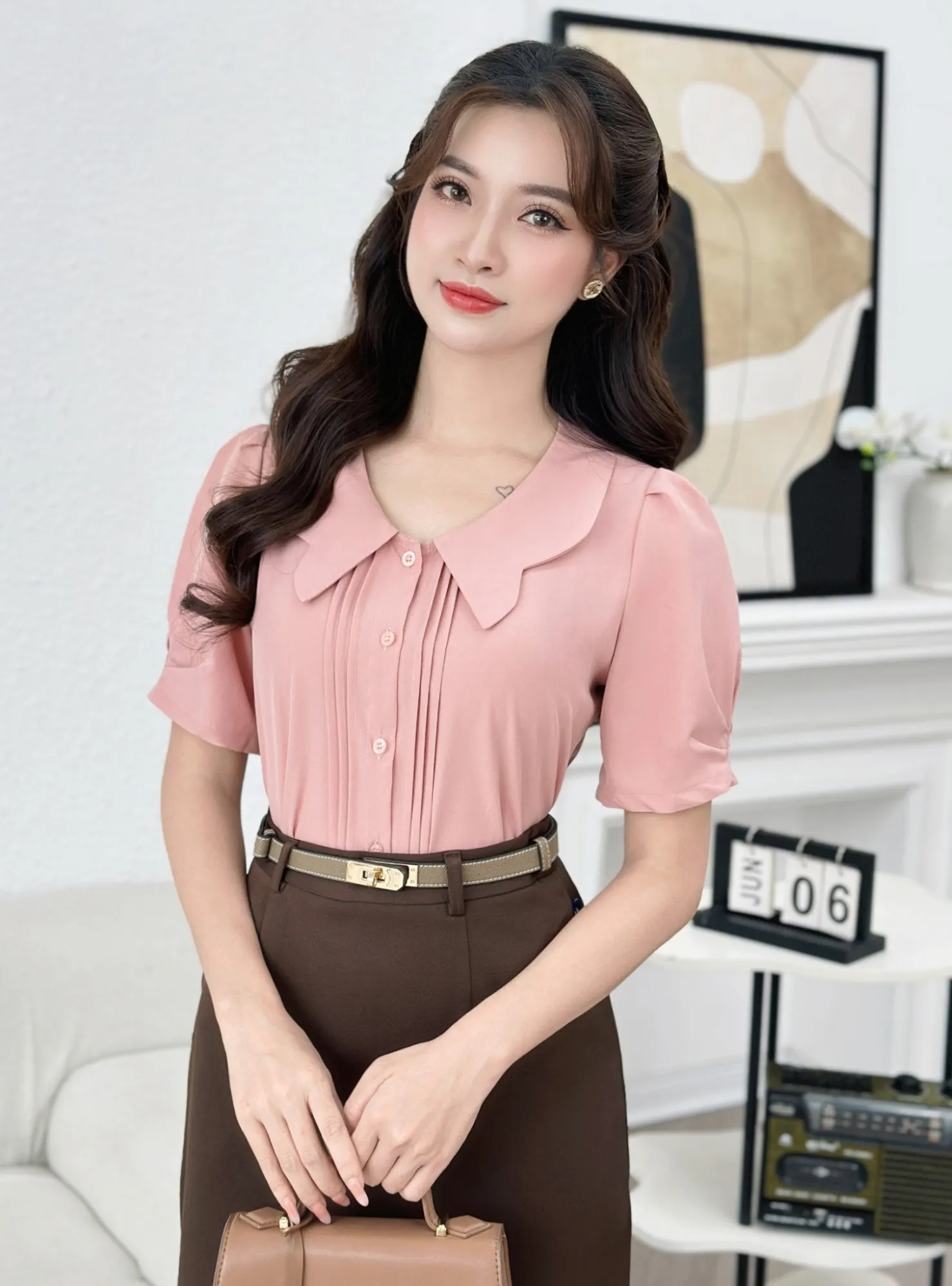 Phối đồ với áo sơ mi tay ngắn nữ