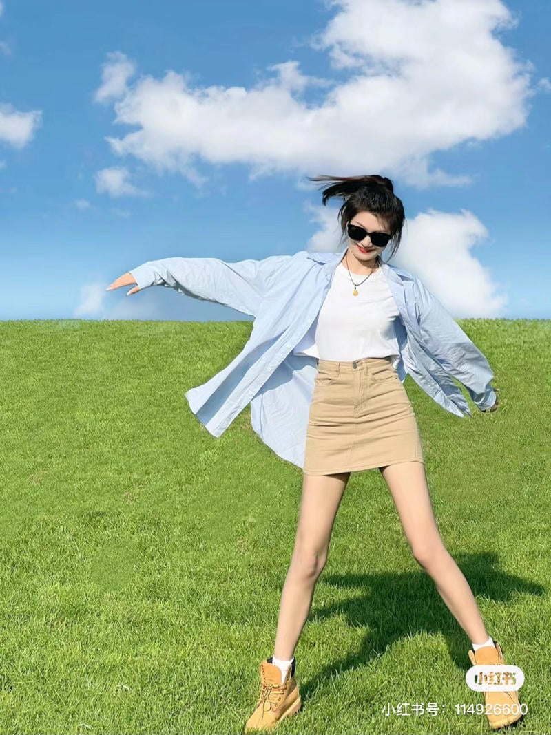 15+ Cách Phối Đồ Với Áo Sơ Mi Xanh Dương Nữ Thanh Lịch 5 Phối sơ mi xanh đi chơi với quần short