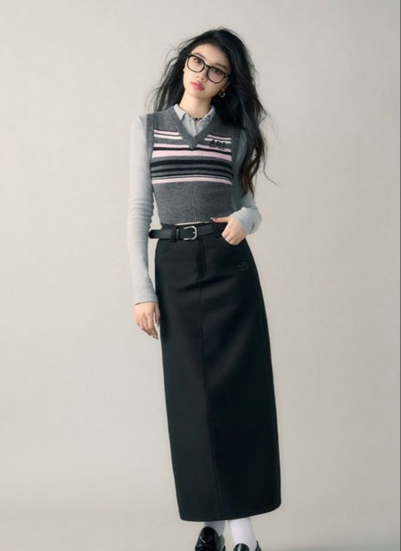 Bật Mí 10+ Cách Phối Đồ Với Chân Váy Đen Xòe Sành Điệu 4 Mix đồ chân váy đen xòe mùa đông