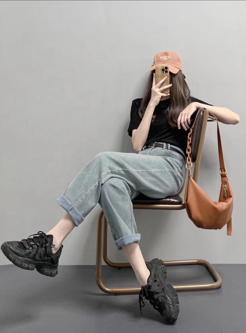 15+ Cách Phối Đồ Ngầu Nữ Cực Chất Cho Nàng Cá Tính 1 Phối đồ với quần jean ống rộng nữ ngầu