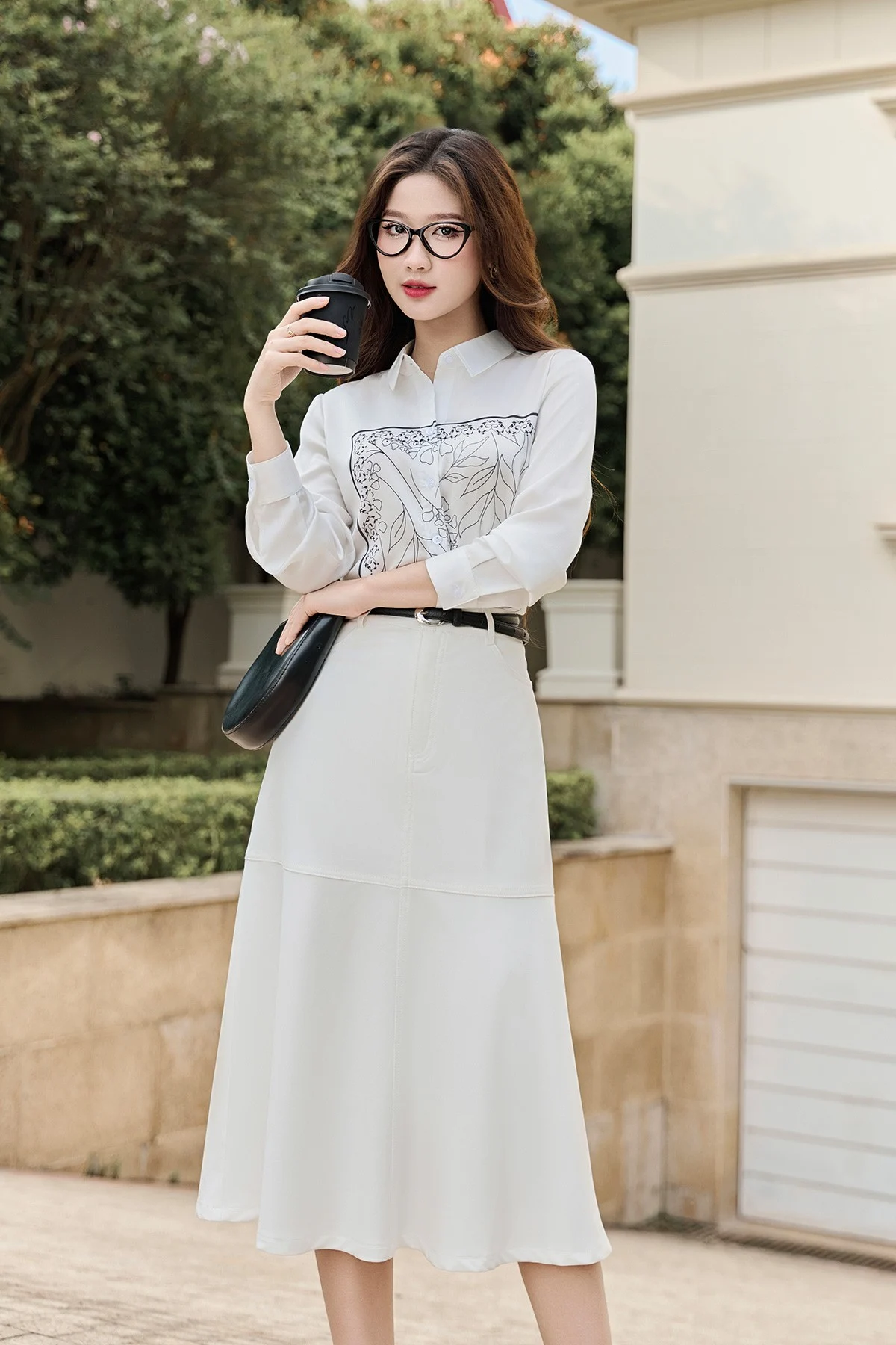 20+ Cách Phối Đồ Với Chân Váy Xòe Dài Trắng Hack Dáng 2 Cách phối đồ với chân váy xòe dài trắng và áo sơ mi