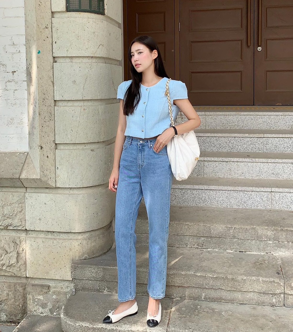 Phối đồ với quần jean ống đứng lưng cao