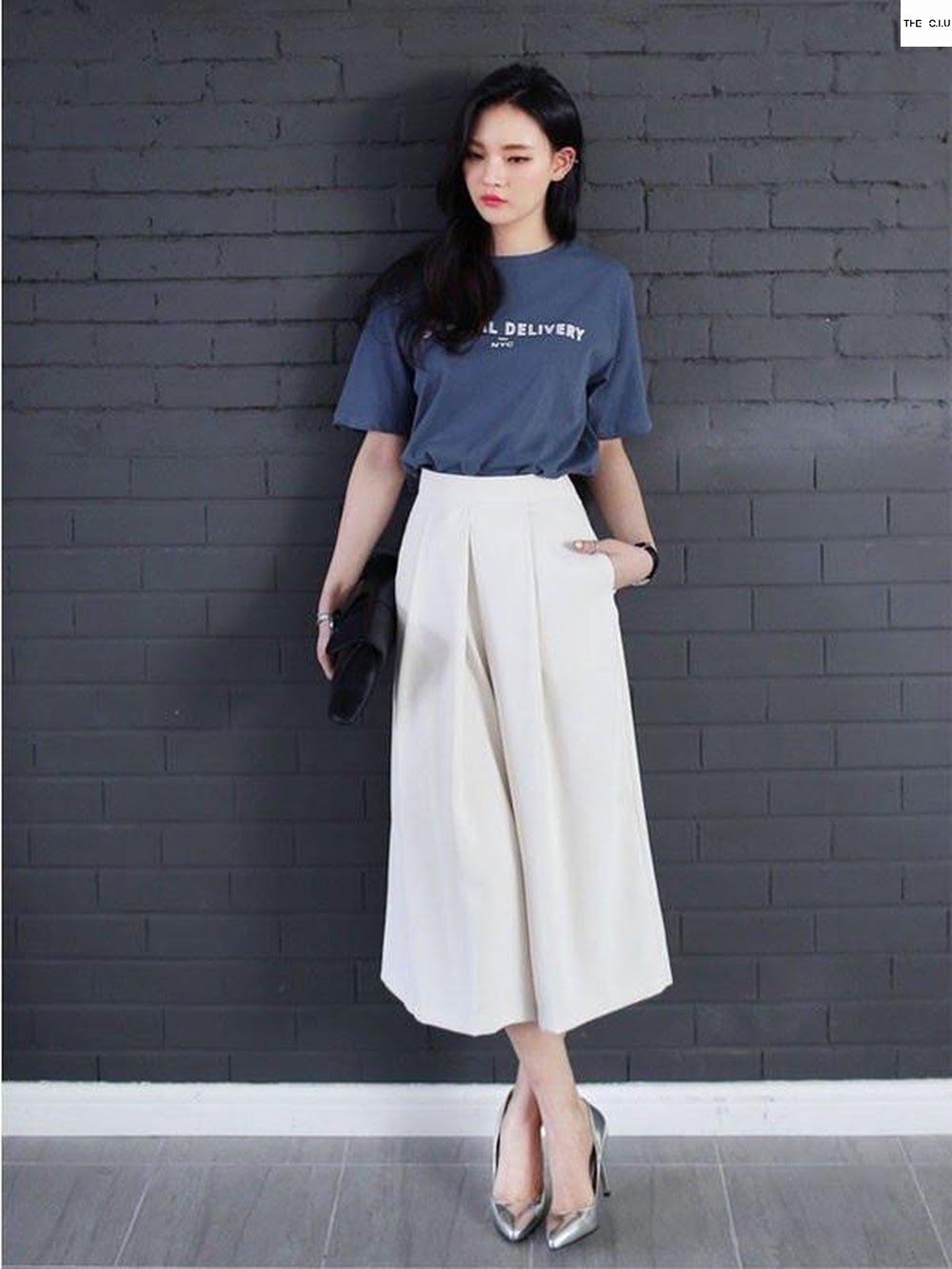 Cách mix đồ với quần trắng