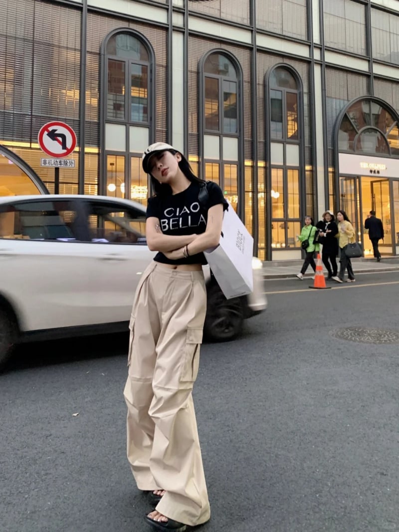 Cách phối đồ với quần túi hộp nữ đơn giản