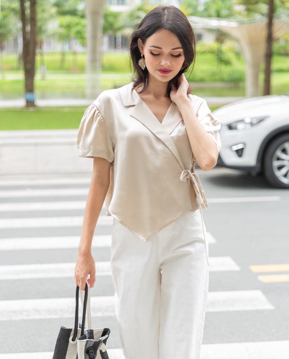 Quần trắng phối áo màu be