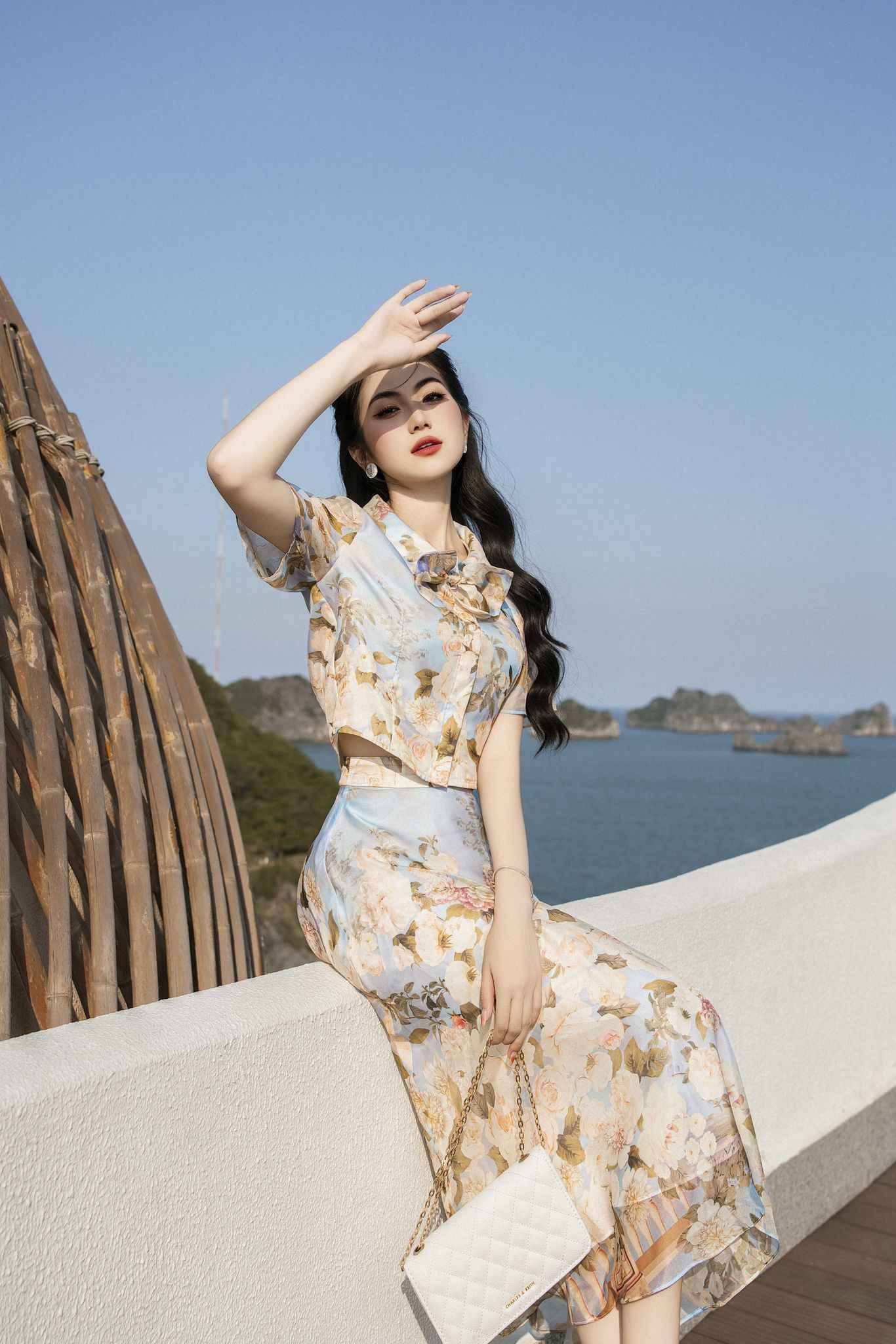 Da ngăm mặc áo dài màu gì? Bí quyết chọn màu tôn da nhất 2 Da ngăm mặc áo dài màu kem