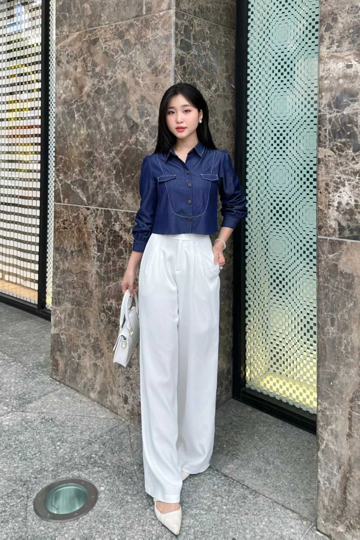 10+ Cách Phối Đồ Với Áo Sơ Mi Tay Dài Nữ Sành Điệu 1 Phối đồ với áo sơ mi tay dài nữ và quần tây