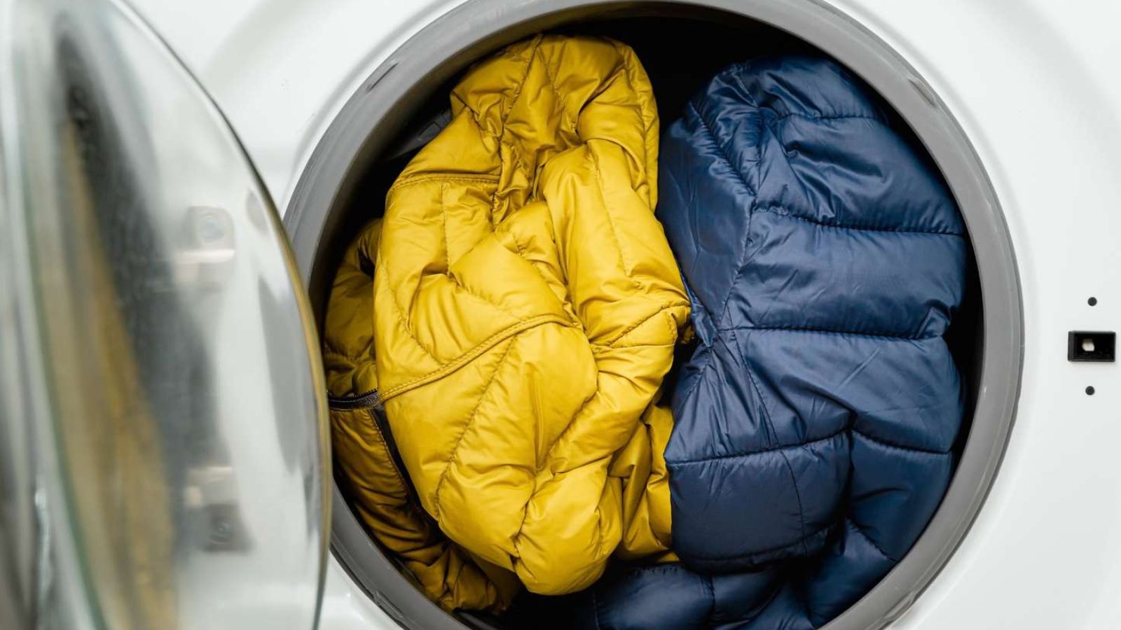 9 Cách Khắc Phục Áo Lông Vũ Bị Ra Lông Hiệu Quả 4 Cách khắc phục áo lông vũ bị ra lông tại nhà