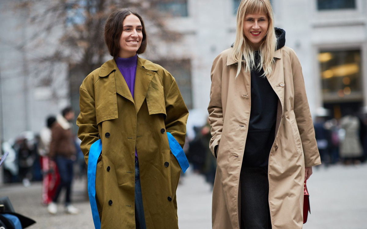 Phối đồ với áo măng tô dạ dáng dài