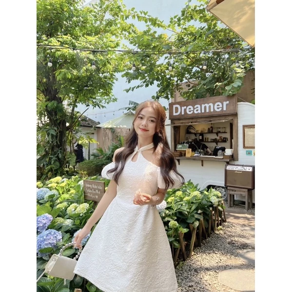 Đầm Trễ Vai Dự Tiệc Cổ Yếm 2026 Sang Trọng, Cao Cấp 14 Phối đồ với đầm trễ vai dự tiệc cổ yếm