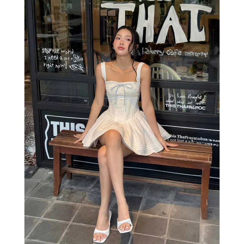 đầm trắng 2 dây dự tiệc