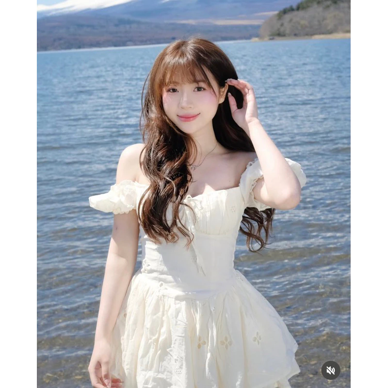 đầm trễ vai đi tiệc