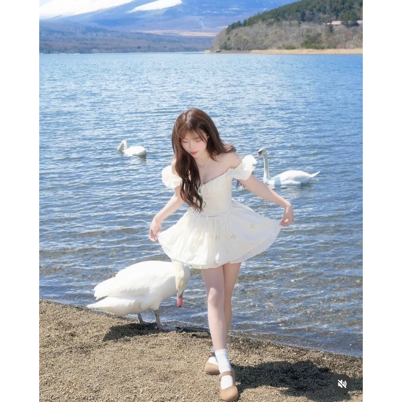 đầm trễ vai đi tiệc