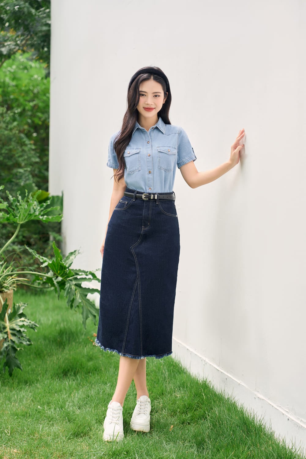 Mix đồ với chân váy bò dài mùa hè